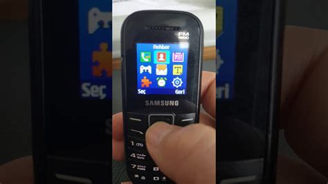 Samsung tuşlu telefon arkası nasıl açılır